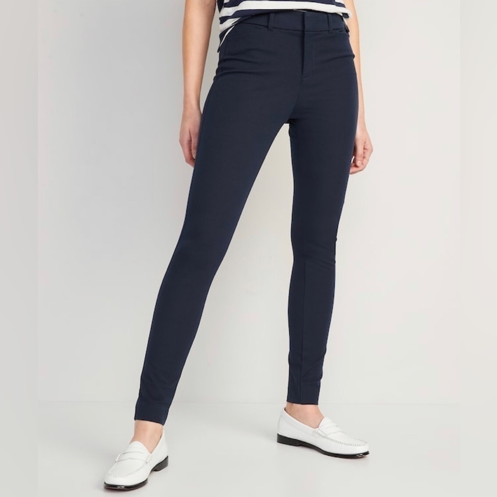 NWT! Navy High-Waisted Pixie Skinny Pants for Women - Size 6 🩷